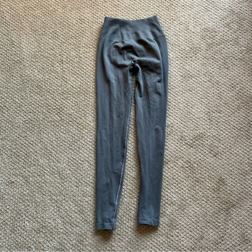 Alphalete Amplify Leggings Dark Grey Size: XS - Picture 2 of 2